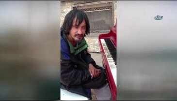 Evsiz adamdan unutulmaz resital