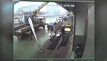 Vinç operatörü ölümden döndü o anlar kamerada