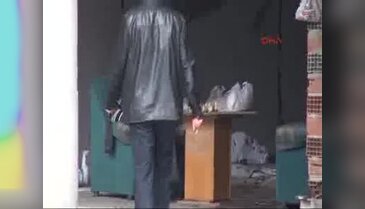 Ceset başında çilingir sofrası kurdu