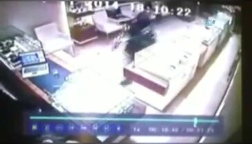 Pompalı tüfekli soyguncular kamerada