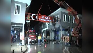 Tepkiler üzerine tabela tekrar asıldı