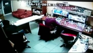 Deprem anı kamerada