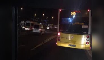 Metrobüs yolunda otomobil