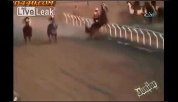 Sadece yarışı değil, bacağını da kaybetti