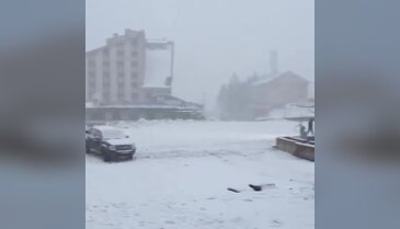 Uludağ'da kar yağıyor