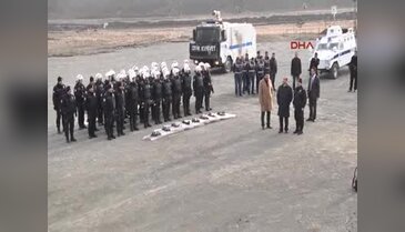 Polisler TOMA'ya molotof attı