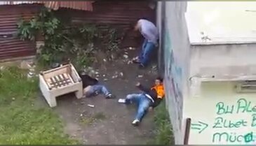 Bonzai kullanan gençler kamerada