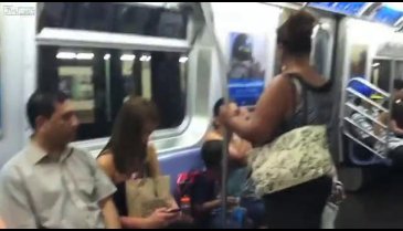 Metroda bir anda canavara dönüşen kadın