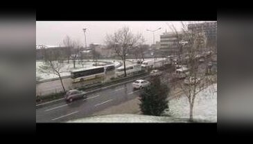 Bir gün önce gelen kar, vatandaşlara zor anlar yaşattı
