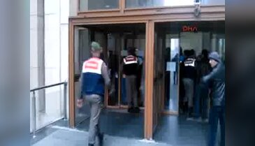 İki mahkum adliyeden firar etti