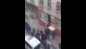 Polisin silahını alıp iki kişiyi vurdu