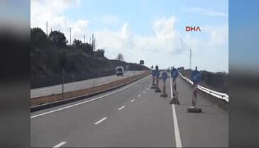 Otoyolda korkutan çatlak
