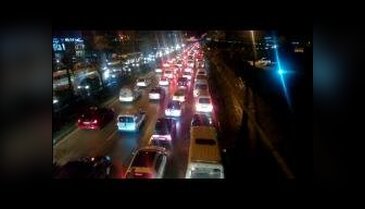 Minibüslerin kaldırımdaki tehlikeli yolculuğu