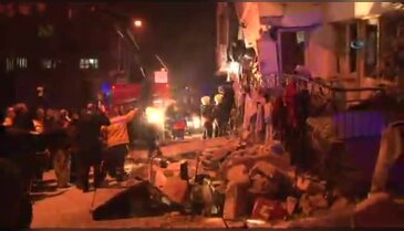 Mersin'de bina çöktü!