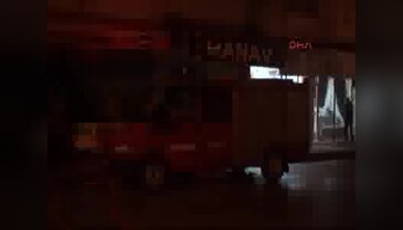 Yağış 2 katlı binanın duvarını yıktı