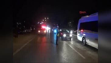 Rögar kapağına çarpan otomobil takla attı