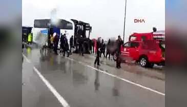 Yolcu otobüsü ve TIR çarpıştı 19 yaralı var