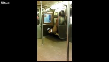 Metroda çılgınca dans etmek