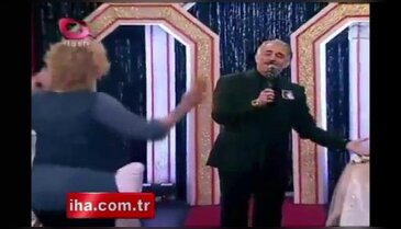 Özgecan fotoğrafıyla göbek attılar