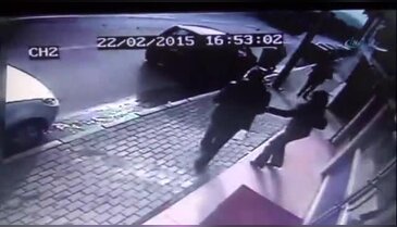 Araçlara çarpıp takla attı