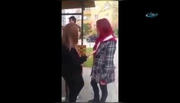 Kızlar kavga etti, erkekler bahis oynadı
