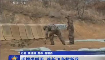 Çin askerinin bomba atma eğitimi