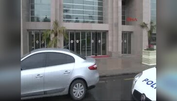 Adliye çevresini polisler kuşattı