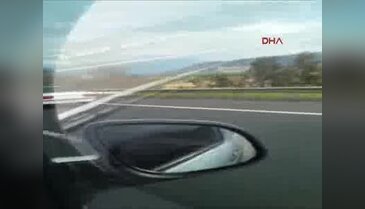 100 KM hızla direksiyonda gazete keyfi