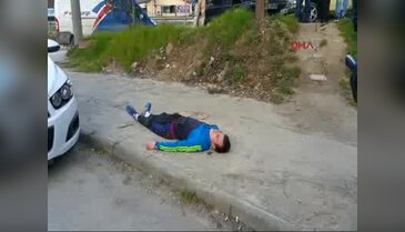 Uyuşturucu kullanan genç kaldırımda baygın halde bulundu