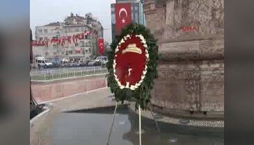 Taksim'de 23 Nisan Töreni