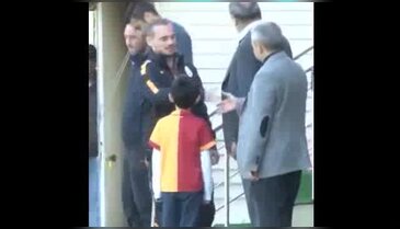 Savcının oğlunu Sneijder'e böyle tanıttı