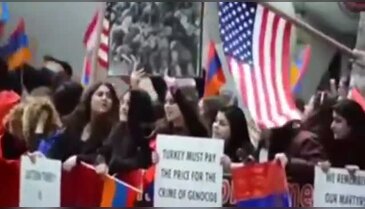 Azeri genç bayrağı böyle kurtardı