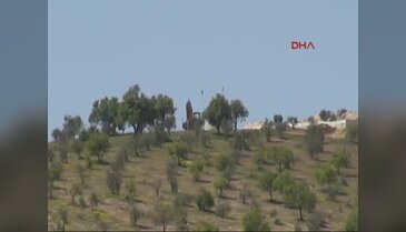 Sınırda 3 bayrak birden dalgalanıyor