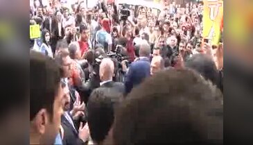 Demirtaş sloganlarla karşılandı