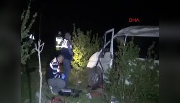 İşçi minibüsü devrildi: 3 ölü 12 yaralı var!