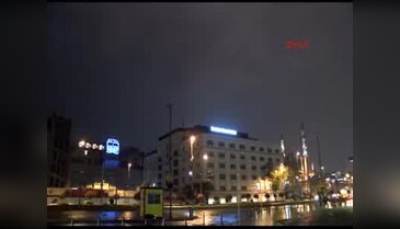 Şimşekler yarım saat boyunca durmadı