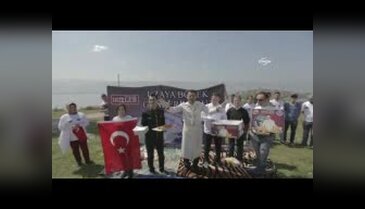 Uzaya peynirli kol böreği gönderdi