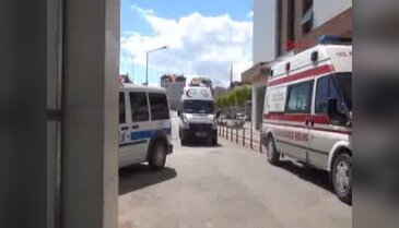 Demir kesme makasıyla boynunu kesti
