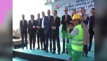Bakan İslam sis bombasına dayanamadı