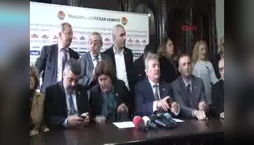 CHP otobüsünün camlarını kırıp lastiğini kestiler