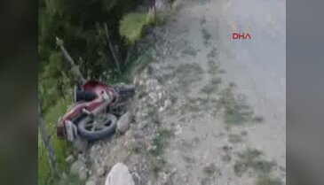 Kaza yapan çocuğu babası teselli etti