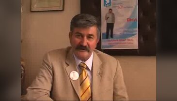 Rakı kadehli seçim afişi