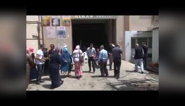 Maaş alamayan işçiler makinelerin başında nöbet tutuyor