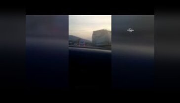 Minibüse tutunan patencinin trafikte tehlikeli yolculuğu