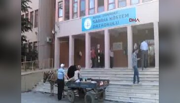 Bursa'da oy kullanmaya at arabasıyla geldiler