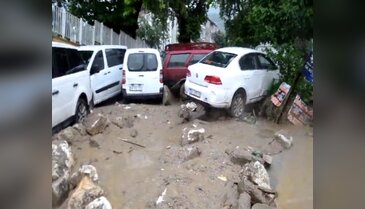 Bursa'da yüzlerce kişi mahsur kaldı