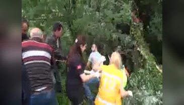 Bursa'da yaralı sürücüyü kurtarma operasyonu