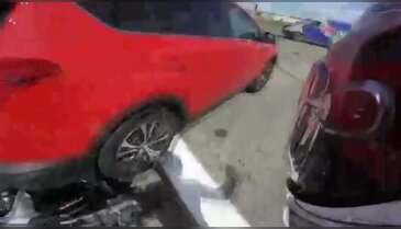 Kırmızıda geçtiğini anlayınca...