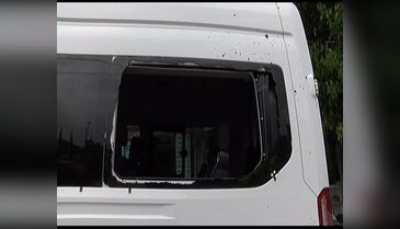 Bursa'da polis aracına saldırı! Tuzla buz etti!