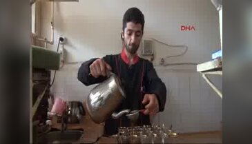 Çaycı, bulduğu 5 bin lirayı sahibine teslim etti